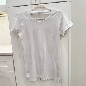 Lululemon Swiftly Tech Short Sleeve Top Size 12 White